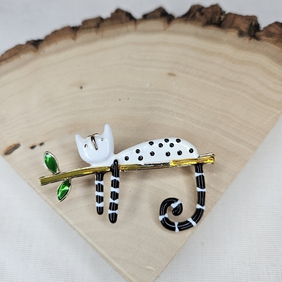 Cat On A Branch Enamel Brooch Pin NWOT Tim Burton Look Brooch Kitty Critter - Picture 4 of 8